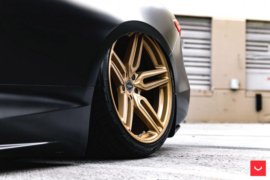 Детали экстерьера Infiniti Q60 on Vossen Wheels (HF-1) 2019 года  (фото 5 из 22)